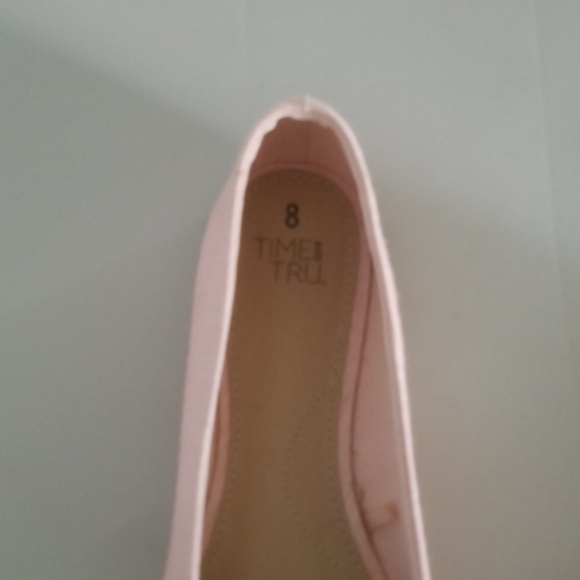Pair of Light Pink/Peach Flats - Picture 4 of 4